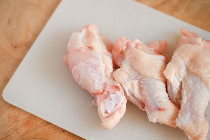 肉がのったまな板