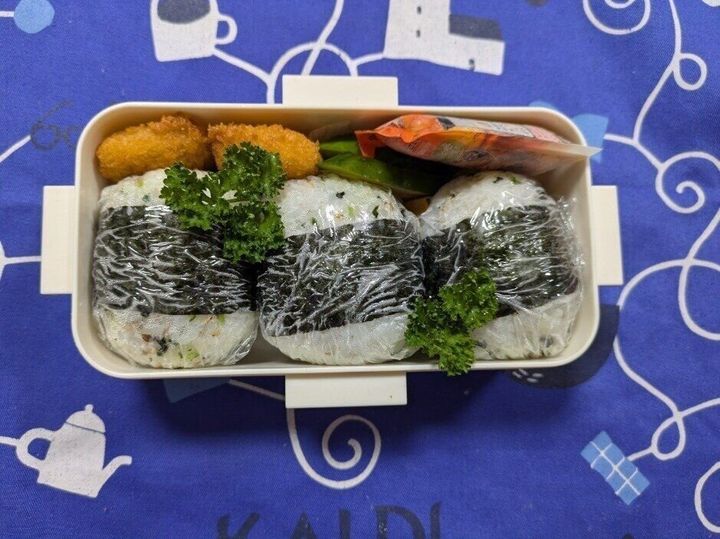 おにぎり弁当