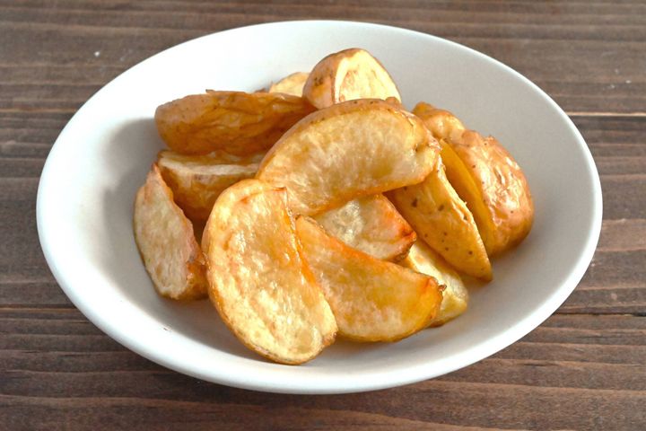 皿に盛られたポテトフライ