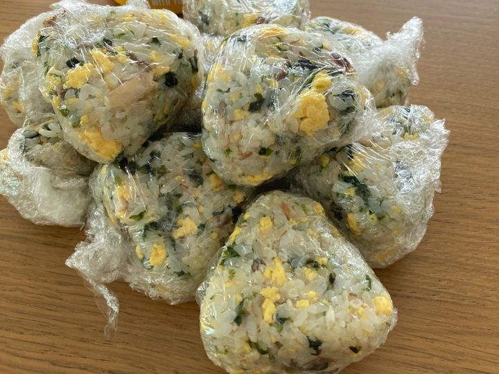 サバと卵と韓国海苔の混ぜご飯おにぎり