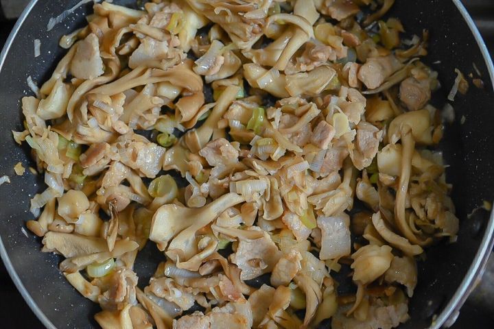 フライパンに入った炒めた具材