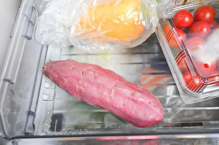 冷蔵庫に入ったさつまいも