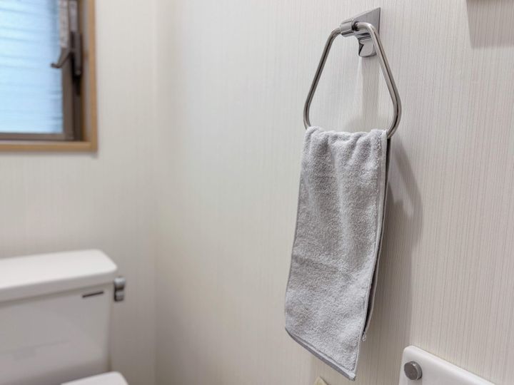 フェイスタオルはタオルバーにかけないで!折らずに掛けられるタオルが超便利!