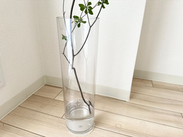 ガラスに見える割れない花瓶