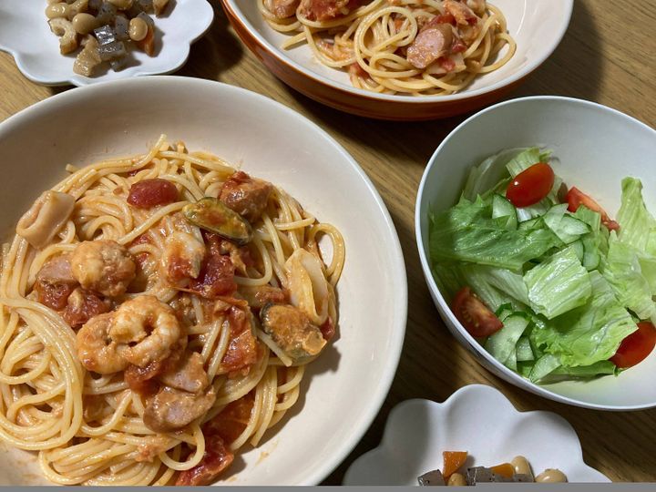 トマトツナパスタとサラダのセット