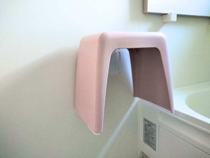 マグネット風呂イスホルダーで浮かせたバスチェア