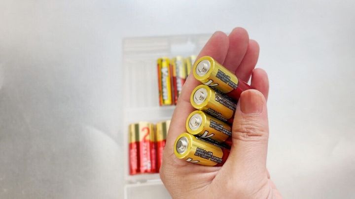 電池の向きを揃える