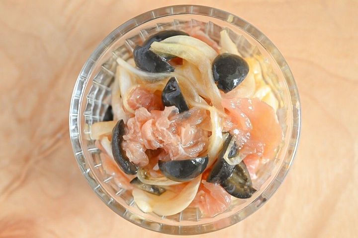 オリーブと生ハムのサラダ