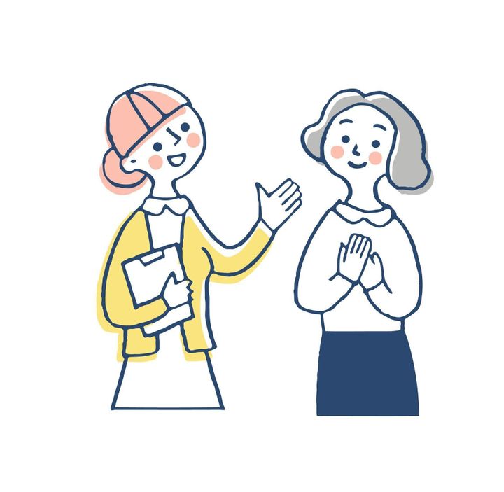 笑顔で話す看護師と女性