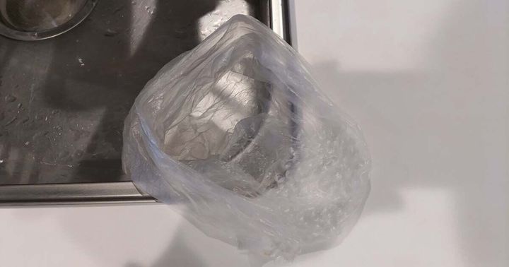 吸盤シートで作られたゴミ受け