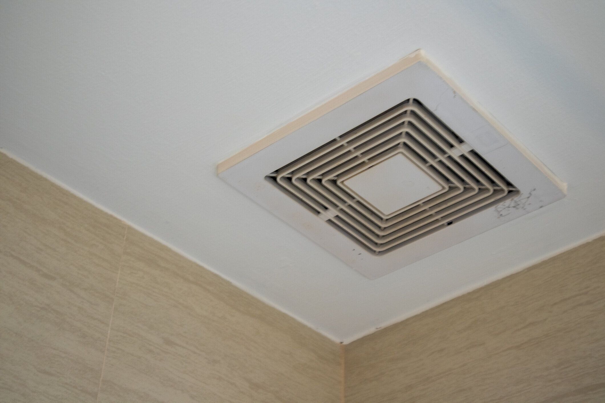 浴室のモダンな排気ファン(エアダクト)