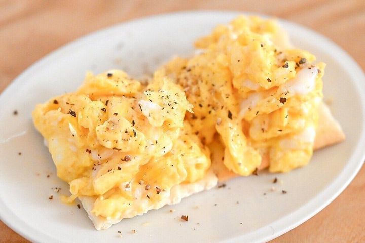 スクランブルエッグのカナッペ