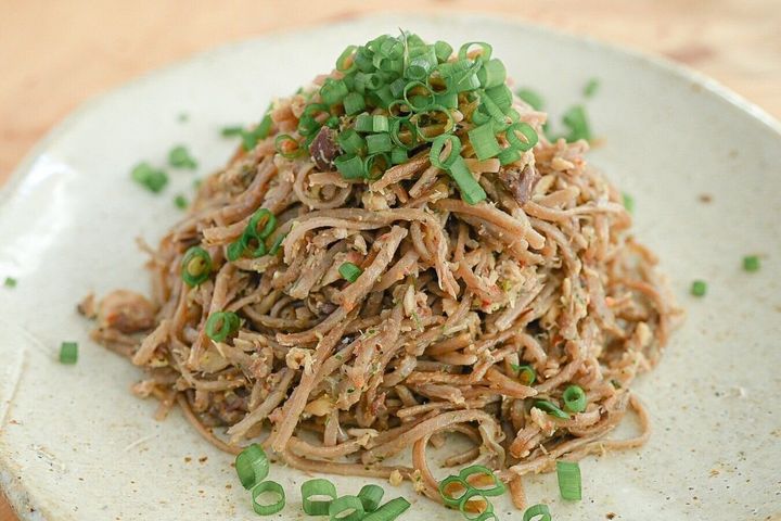 皿に盛られた焼き蕎麦