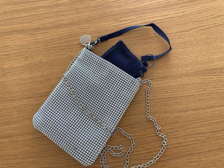ミニショルダーに入れられたポリエステルカードケース