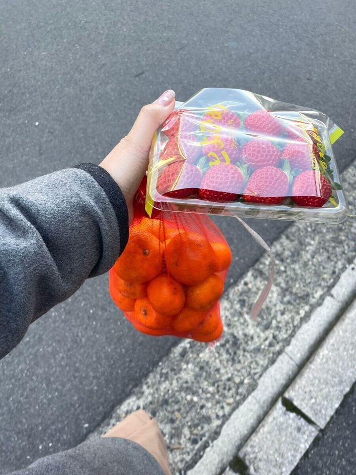 苺と手
