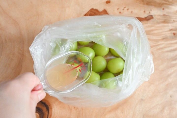 食品用ポリ袋に入ったマスカット