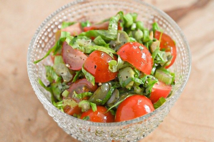 セロリとオリーブのサラダ