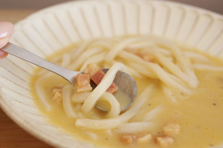 【無印良品】どんな味?「和風カルボナーラスープ」で食べるうどんを実食