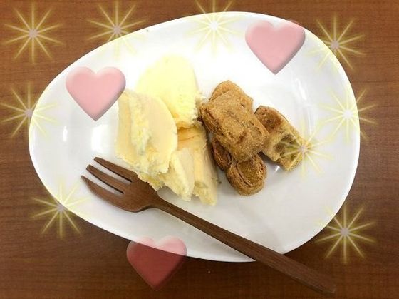 サクサク食感のひとくちアップルパイとアイスクリーム