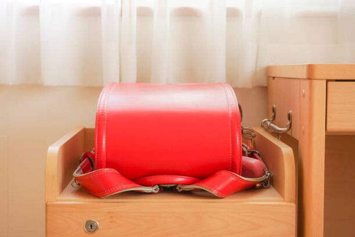 日本の小学生のかばん。