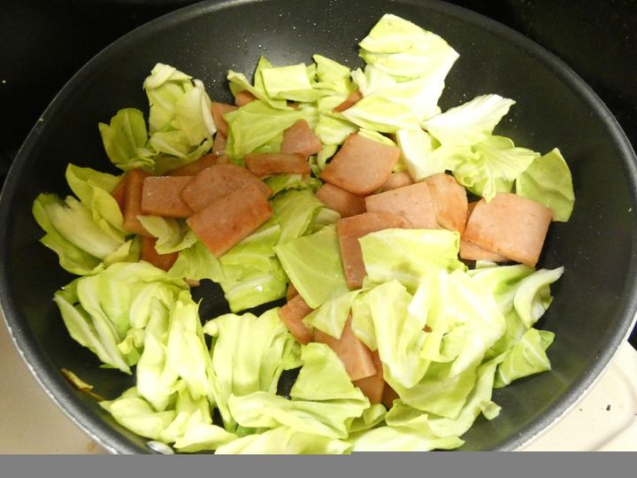 春キャベツとランチョンミートの炒め物3