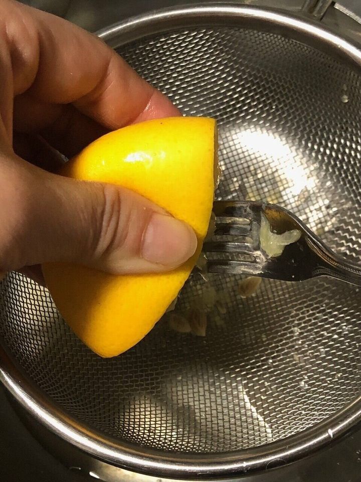 レモンを絞る