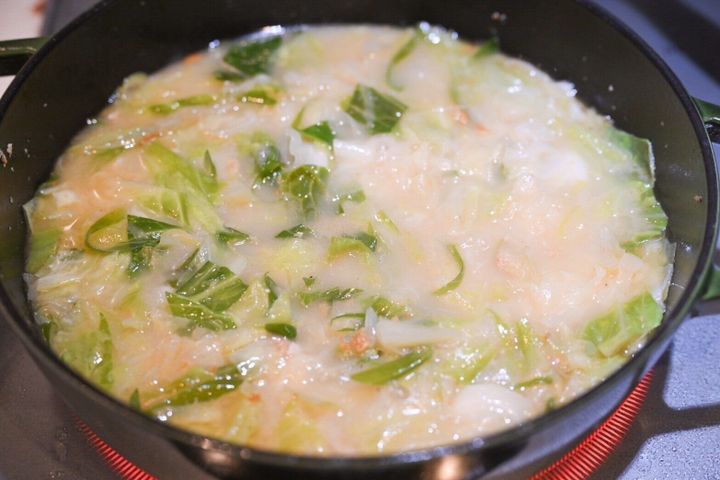 鍋に入った鶏白湯鍋