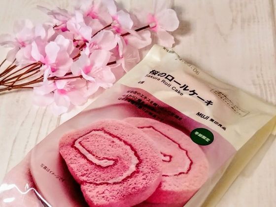 桜のロールケーキ