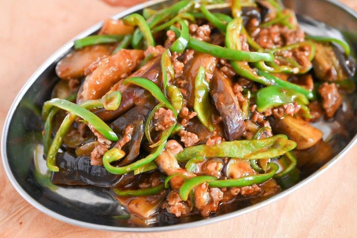 皿に盛られた麻婆なす