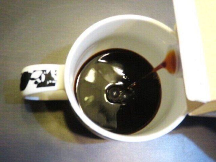 カップに注いだところ。原液をなめてもなんとなく甘い気がします。