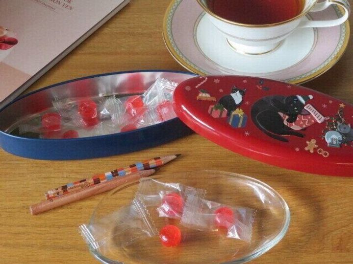 クリスマス ネコ オーバル缶 盛りつけ