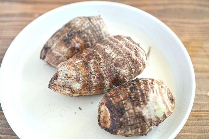 切れ目を入れた里芋