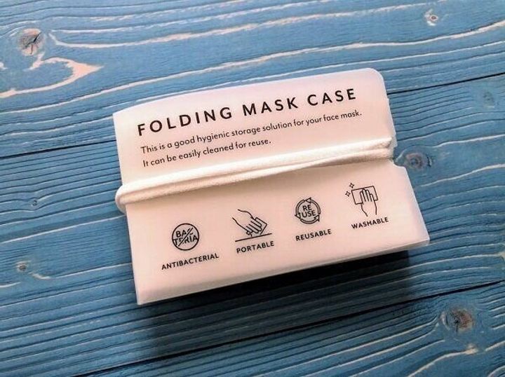 マスクのヒモをかけて完成