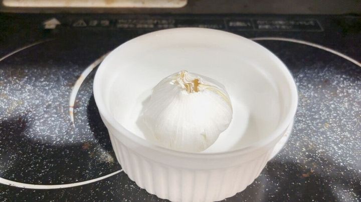 電子レンジでにんにくを加熱する