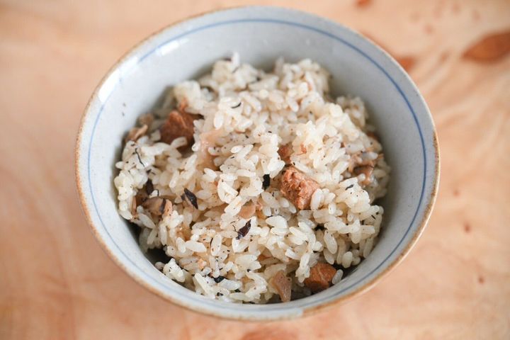 茶碗に入った沖縄風豚角煮ごはん