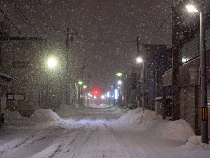 雪の日の日本の道路