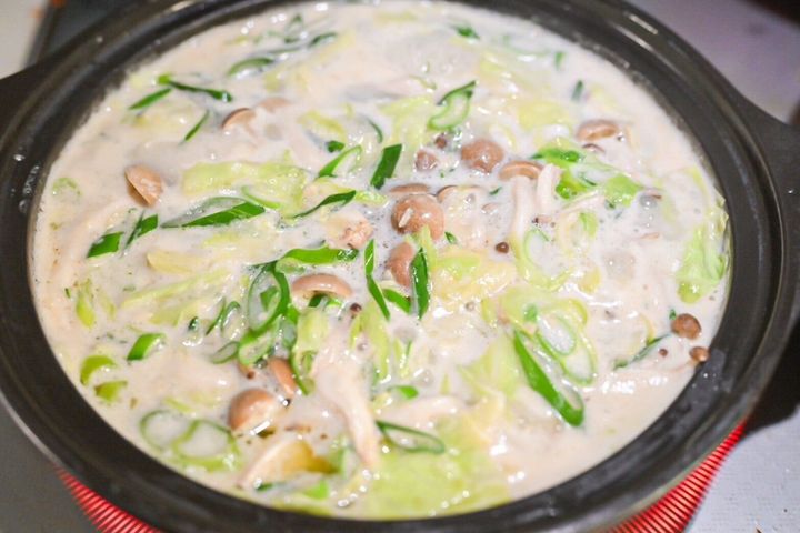 具材を入れた鍋