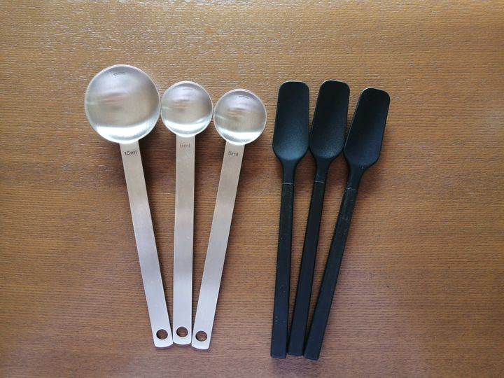 柄の長い計量スプーン