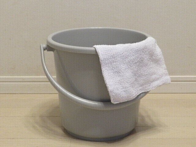 汚い玄関や棚が見違える！雑巾なのに拭いたあとが残らないテクニック