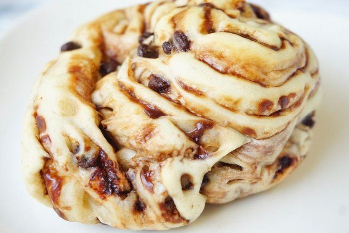 一度食べたらクセになる！セブンの新作もっちチョコロールはストック買いしたくなるウマさ