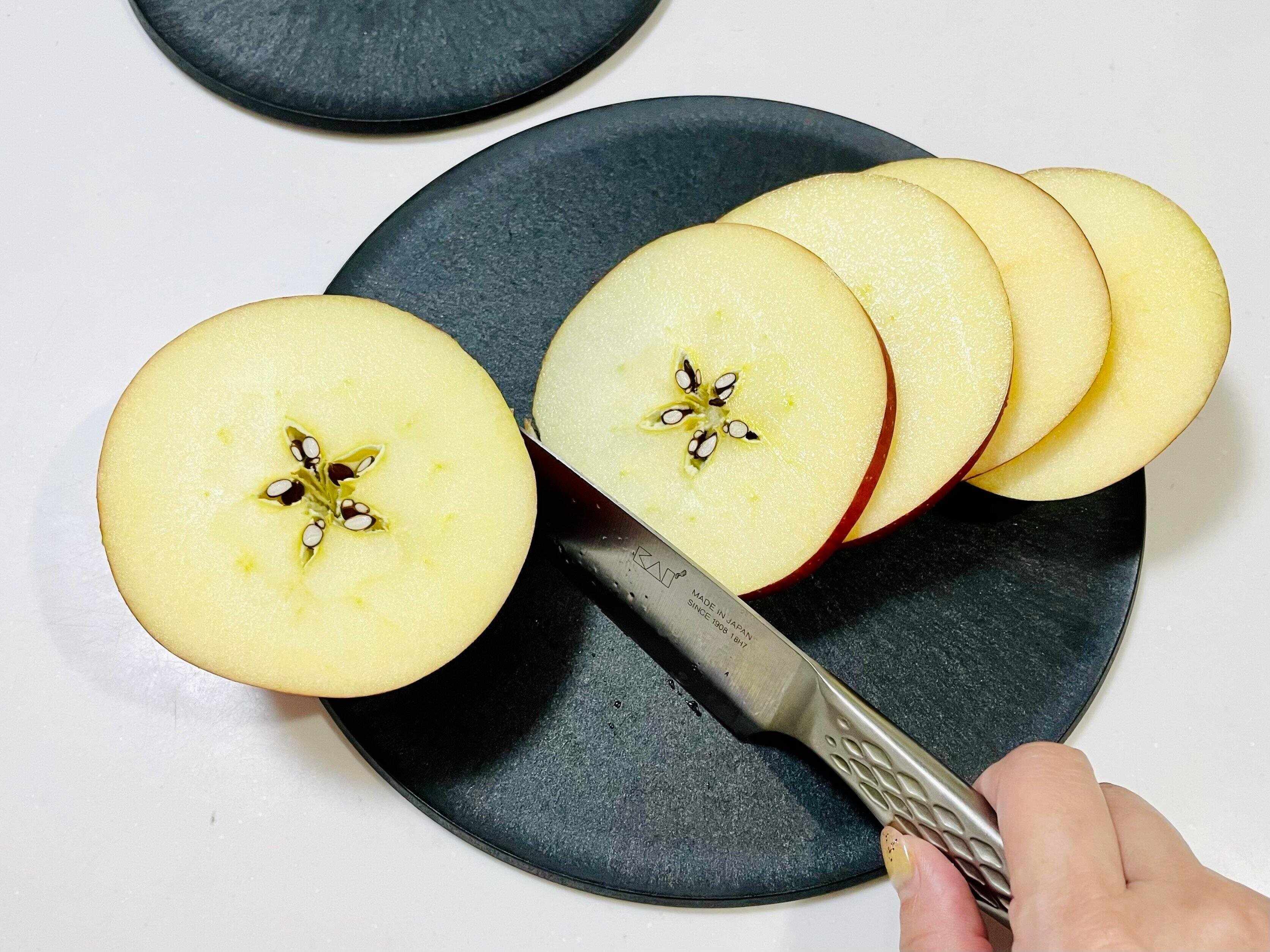 切ったらそのまま食卓へ！ズボラ感激「まな板になるお皿」