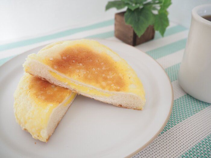 【ミニストップ】クッキー生地を堪能！バターが香る平焼きメロンパンのちょっと贅沢な仕様に大満足！