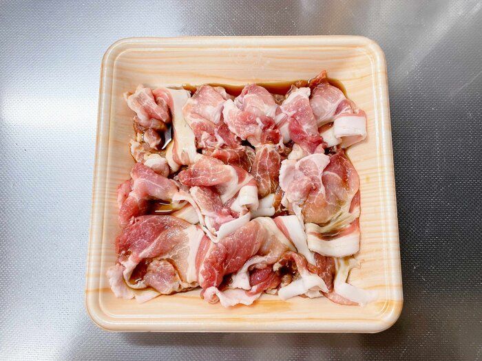 【簡単料理】もうポリ袋は使わない！我が家はそのままトレイに漬け込むだけ