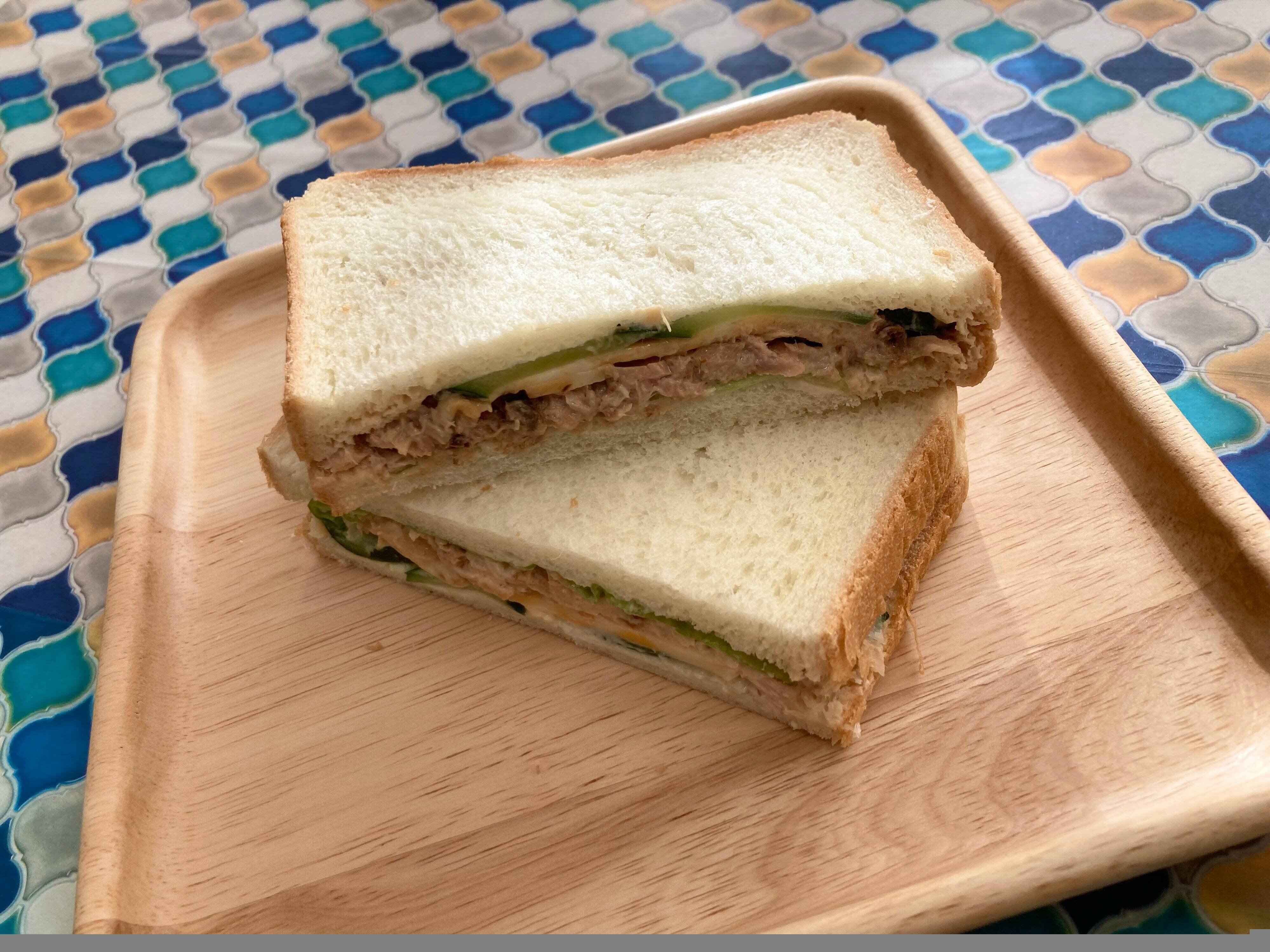 汁切り不要！シャバシャバしない、まるごとツナ缶のサンドウィッチ！