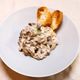 切り落とし肉でつくる【牛肉ときのこのクリーム煮】のレシピ