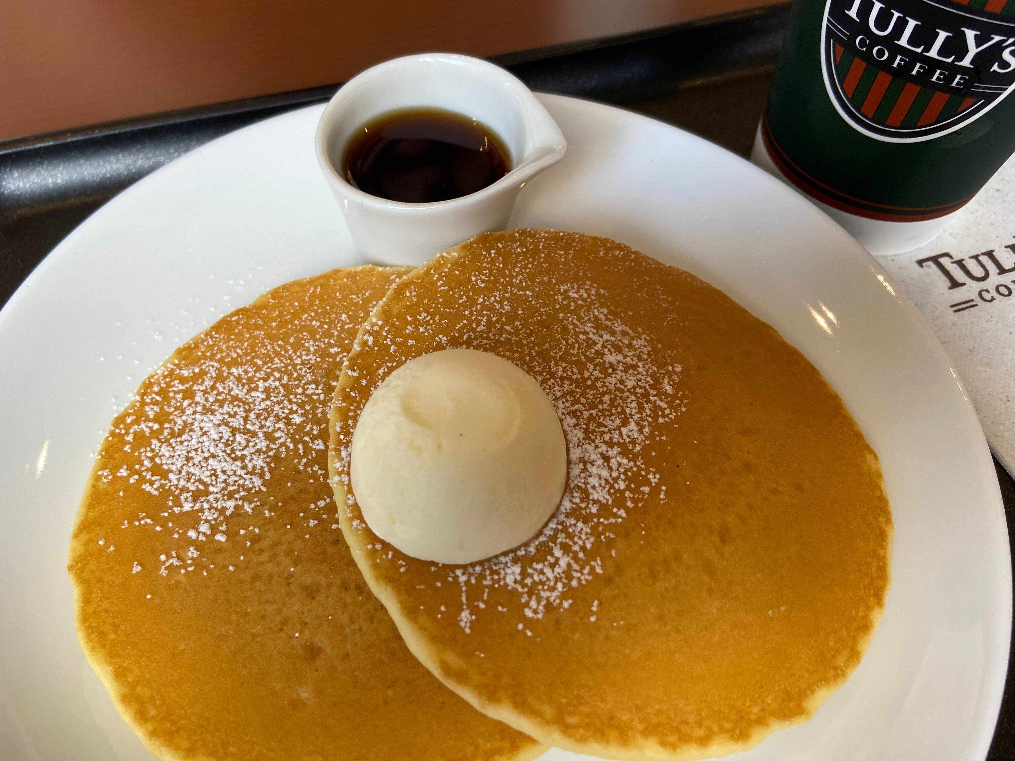 【タリーズ】さっくり米粉パンケーキ バターホイップクリーム＆メープルがシンプルでうまい