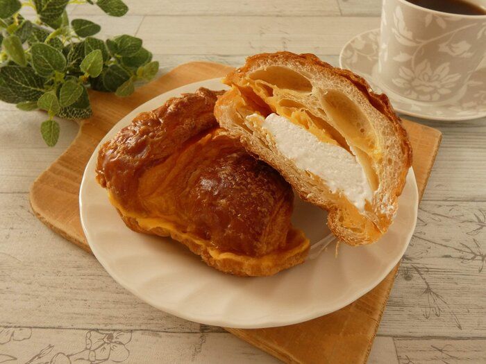 【ファミマ】この組み合わせは新しい！「クロワッサンフレンチトースト（ホイップ入り）」はリッチな味わいの贅沢スイーツパン