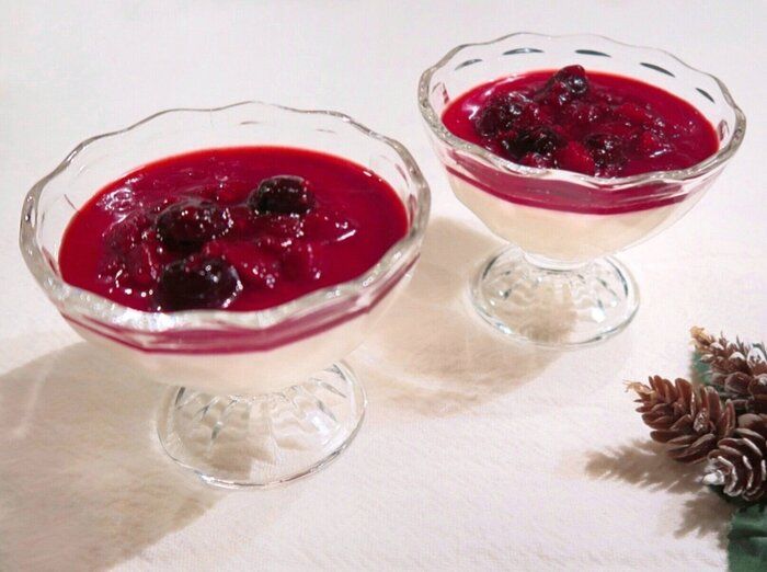 冷凍ミックスベリーでつくる！【ベリーソースのパンナコッタ】のレシピ