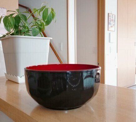 【最低限の食器でスッキリ収納。モノを増やさないための工夫】