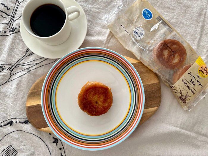 【ファミマ新商品】フランス産発酵バターの風味がたまらない…！3個も入った「クイニーアマン」が登場♪